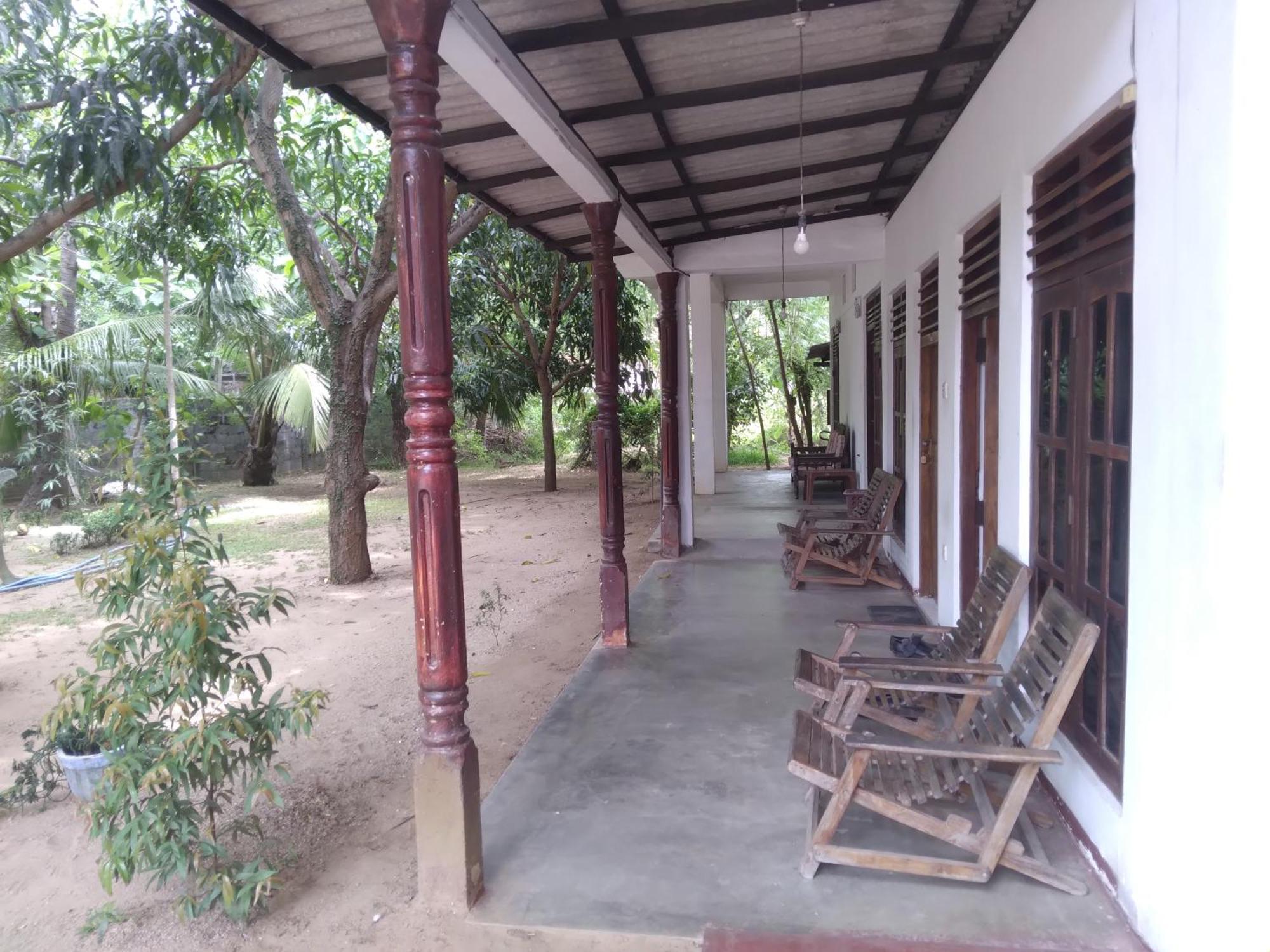 Jayaru Guest House Polonnâruvâ Extérieur photo