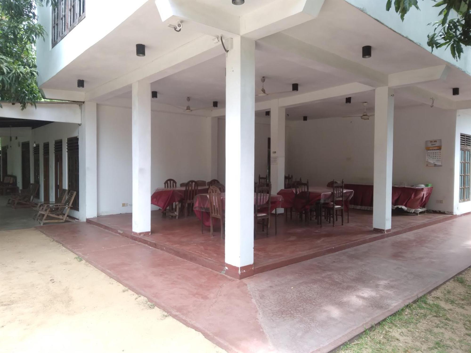 Jayaru Guest House Polonnâruvâ Extérieur photo