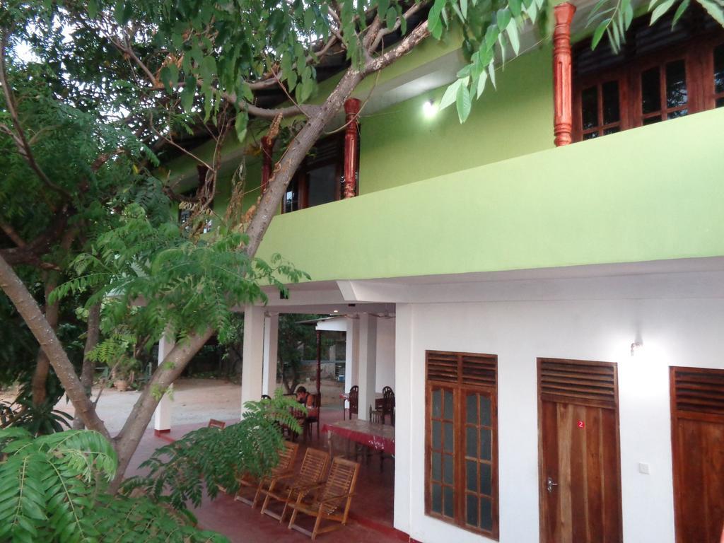 Jayaru Guest House Polonnâruvâ Extérieur photo