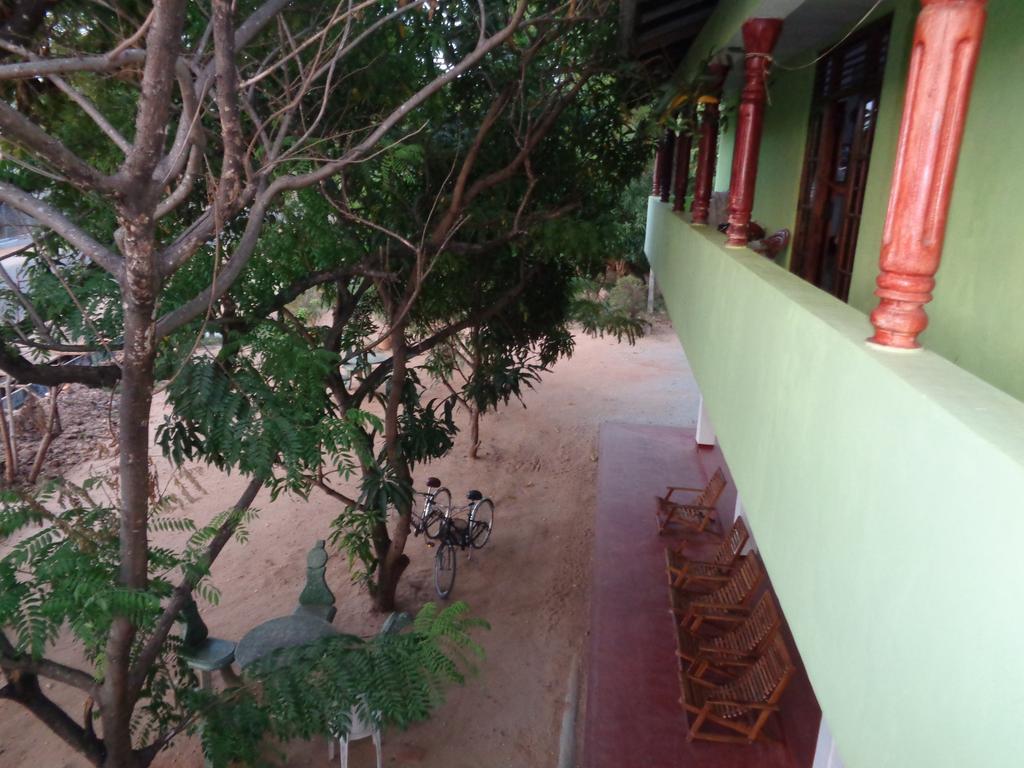 Jayaru Guest House Polonnâruvâ Extérieur photo