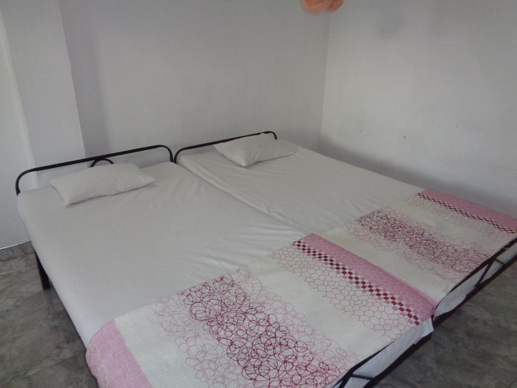 Jayaru Guest House Polonnâruvâ Extérieur photo