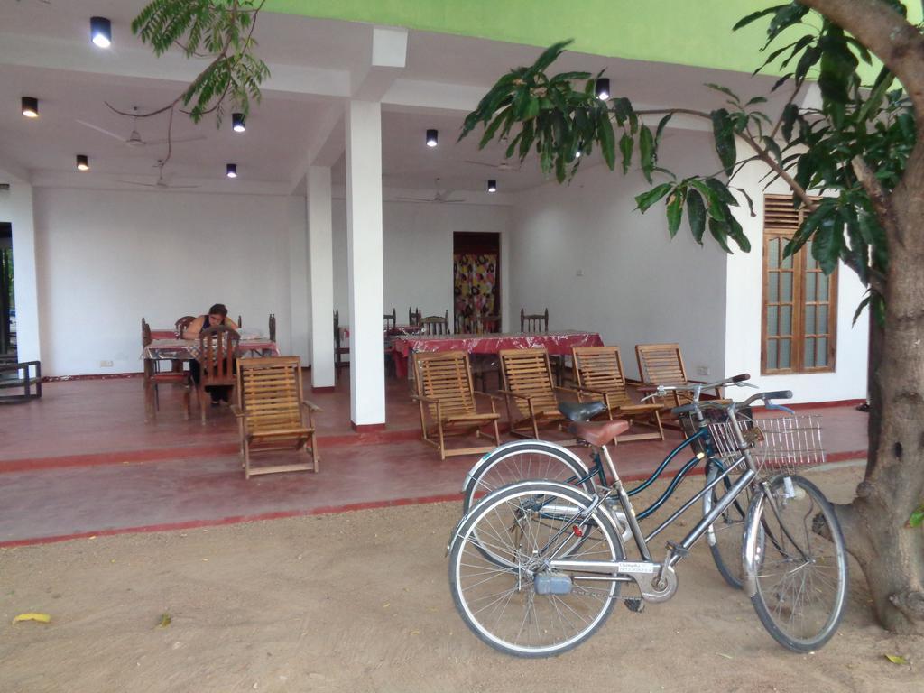 Jayaru Guest House Polonnâruvâ Extérieur photo
