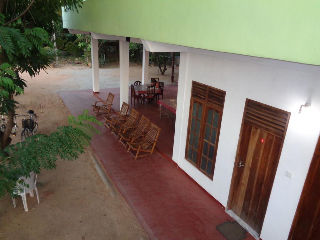 Jayaru Guest House Polonnâruvâ Extérieur photo