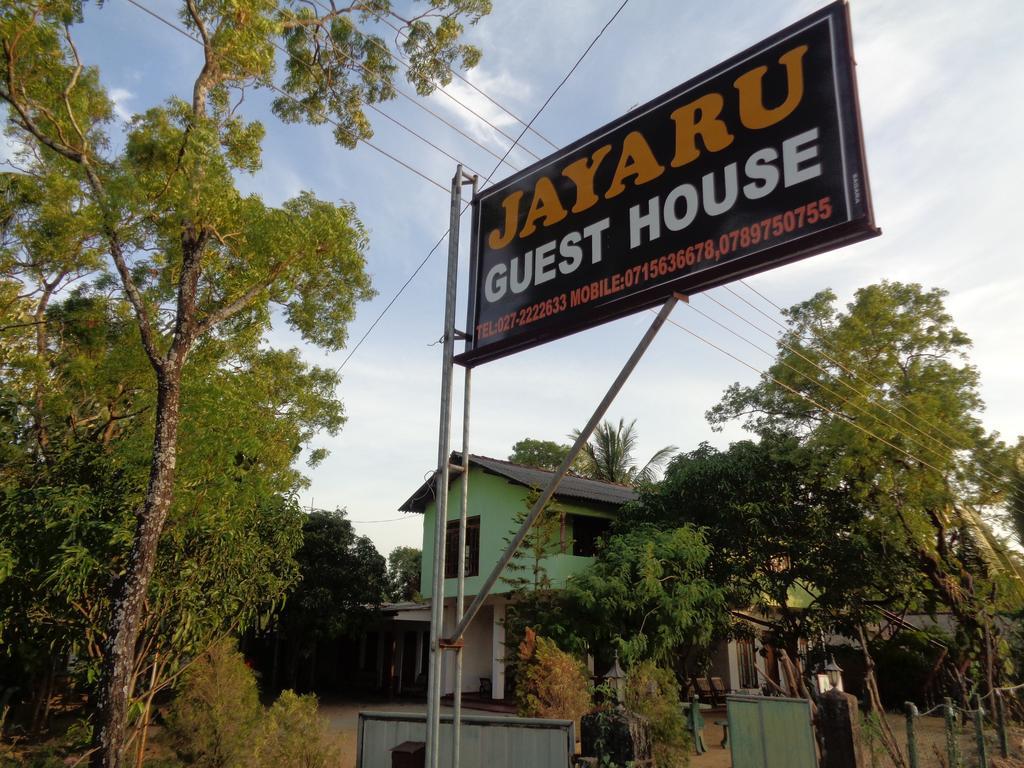 Jayaru Guest House Polonnâruvâ Extérieur photo