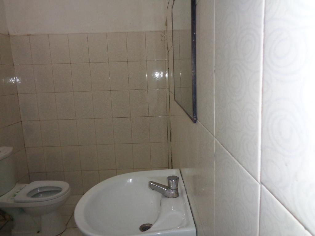 Jayaru Guest House Polonnâruvâ Extérieur photo