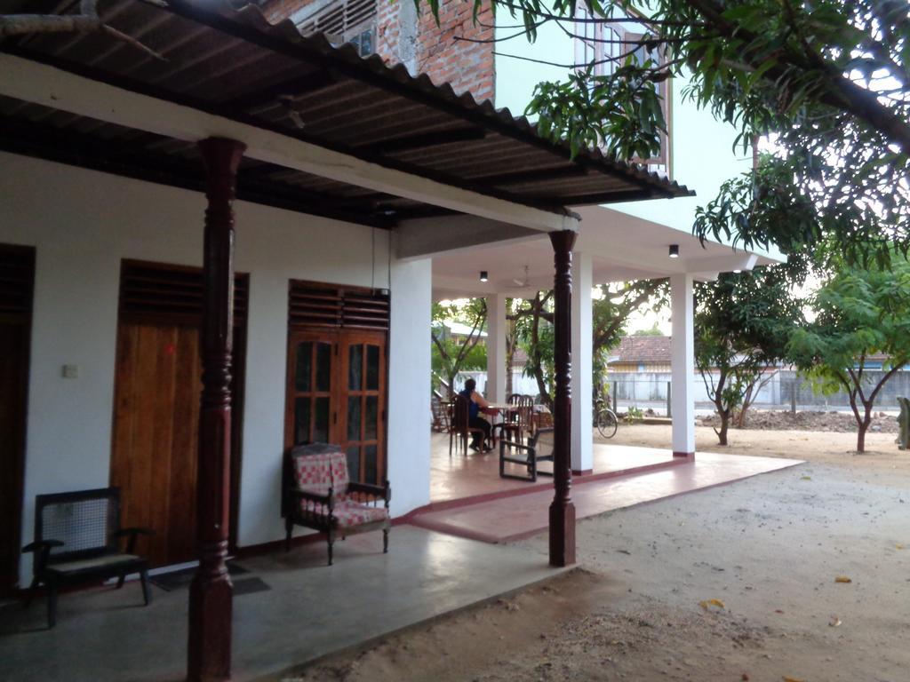 Jayaru Guest House Polonnâruvâ Extérieur photo