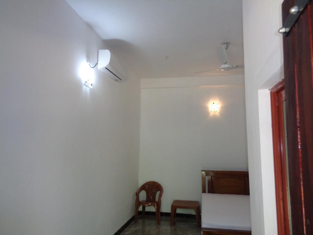 Jayaru Guest House Polonnâruvâ Extérieur photo