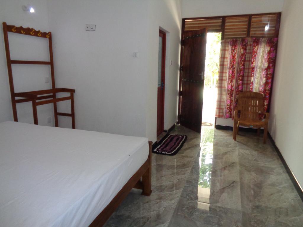 Jayaru Guest House Polonnâruvâ Extérieur photo
