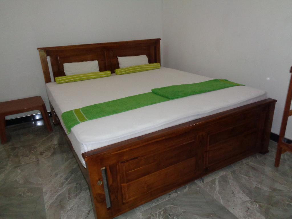 Jayaru Guest House Polonnâruvâ Extérieur photo