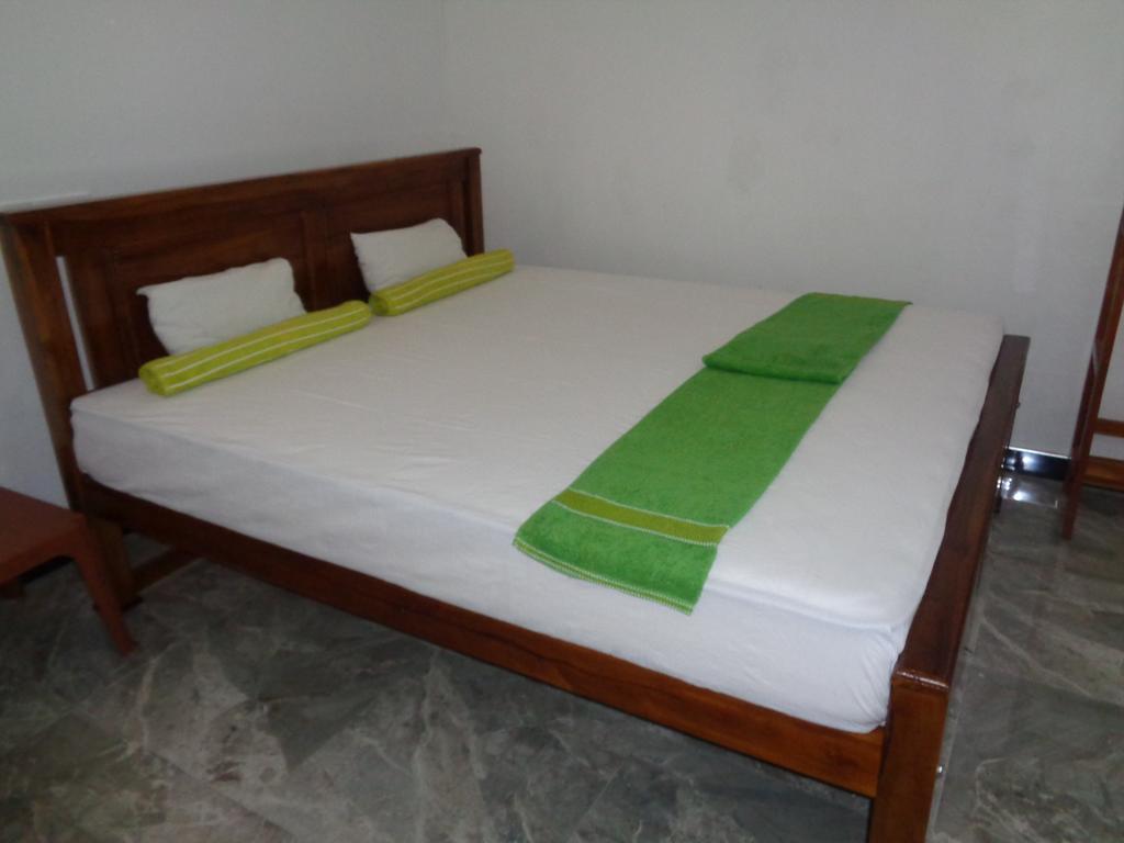 Jayaru Guest House Polonnâruvâ Extérieur photo