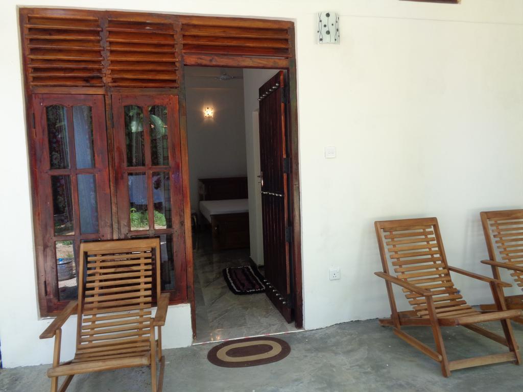 Jayaru Guest House Polonnâruvâ Extérieur photo