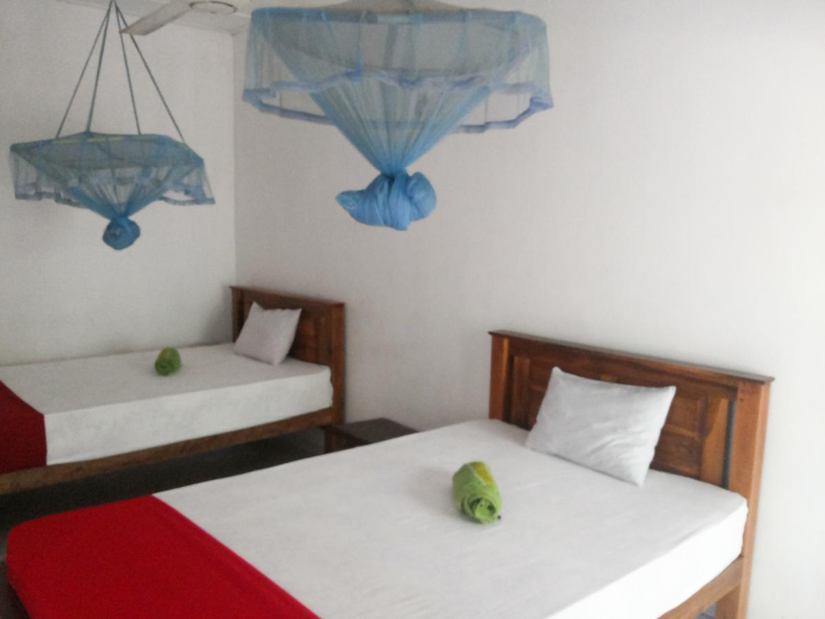 Jayaru Guest House Polonnâruvâ Extérieur photo