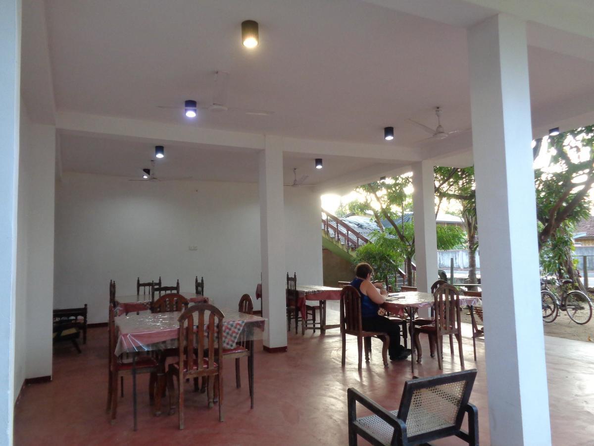 Jayaru Guest House Polonnâruvâ Extérieur photo