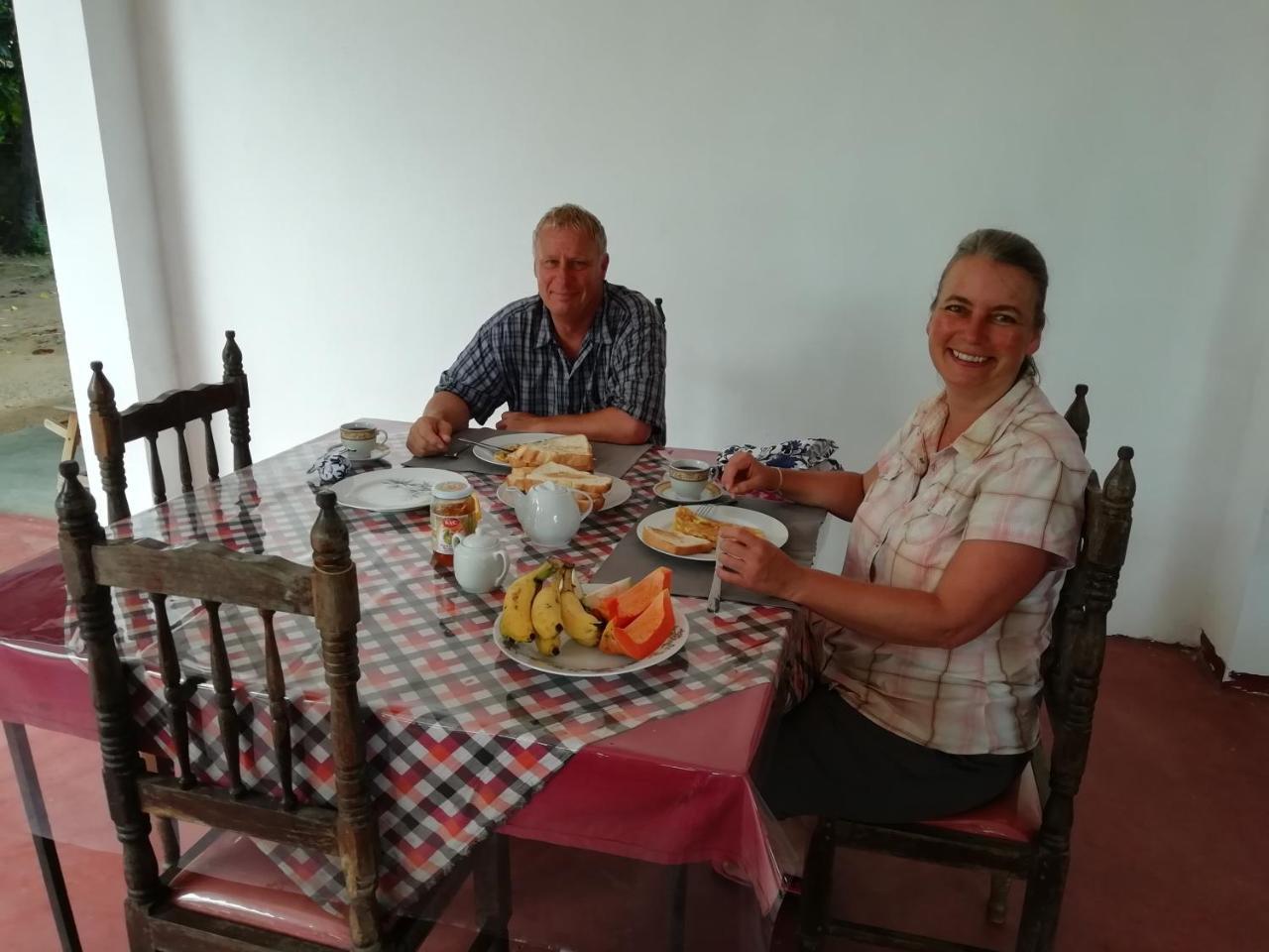 Jayaru Guest House Polonnâruvâ Extérieur photo