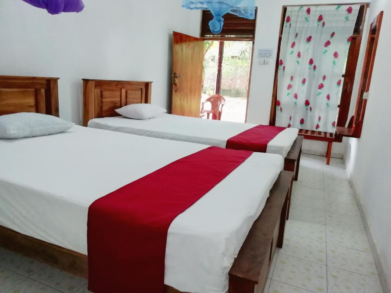 Jayaru Guest House Polonnâruvâ Extérieur photo