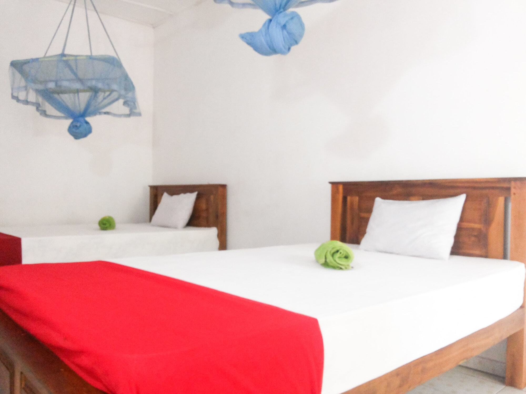 Jayaru Guest House Polonnâruvâ Extérieur photo