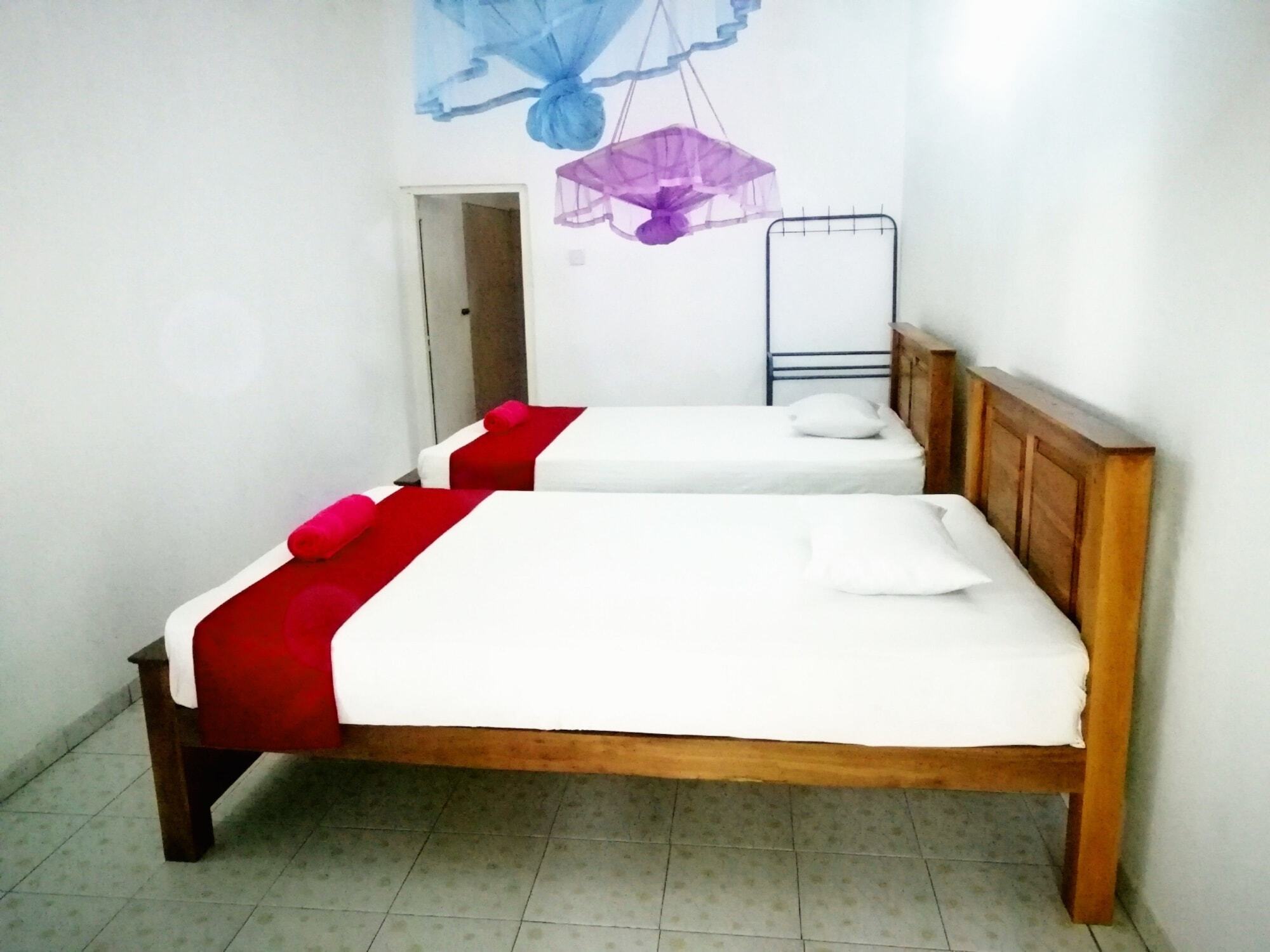 Jayaru Guest House Polonnâruvâ Extérieur photo